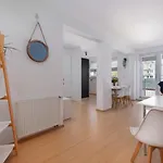 Chrobrego Two-bedroom By Renters Świnoujście