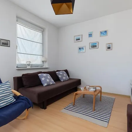 Chrobrego Two-bedroom By Renters Appartamento *